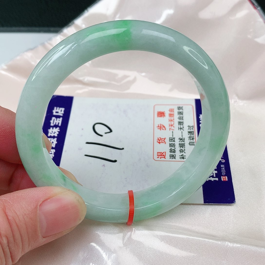翡翠手镯未镶嵌翡翠