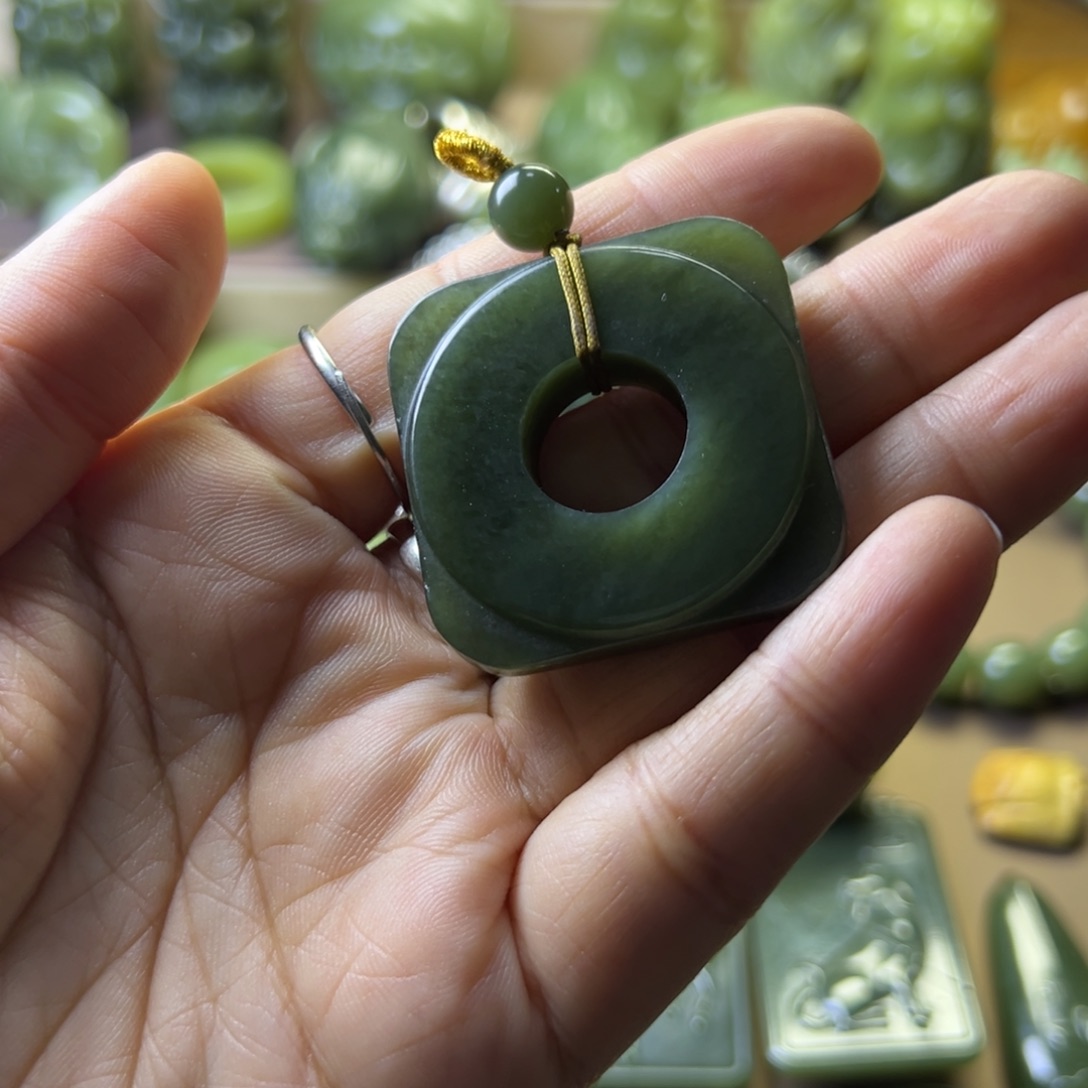 岫岩老玉（透闪石质玉）挂件未镶嵌