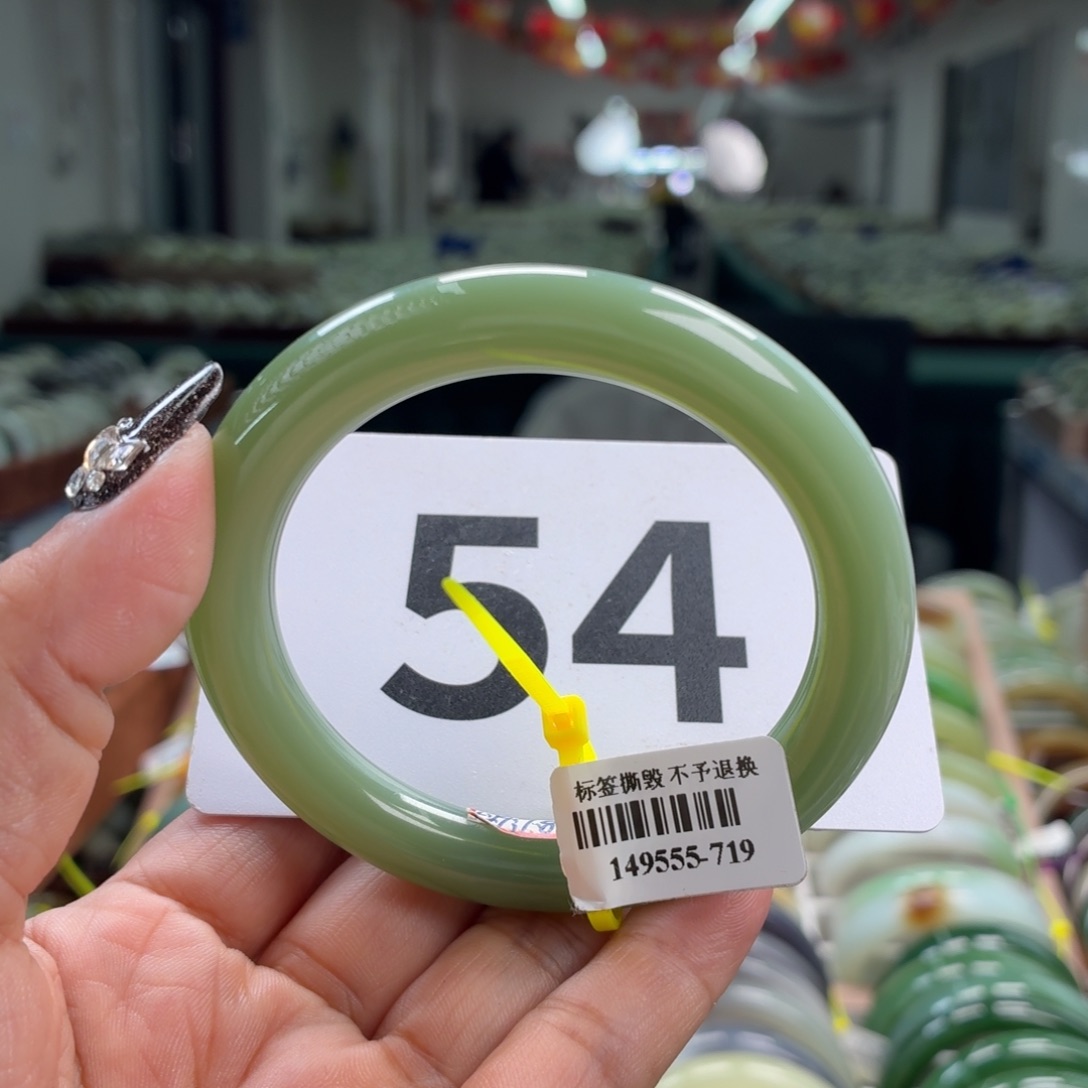 可***米和田玉未镶嵌手镯