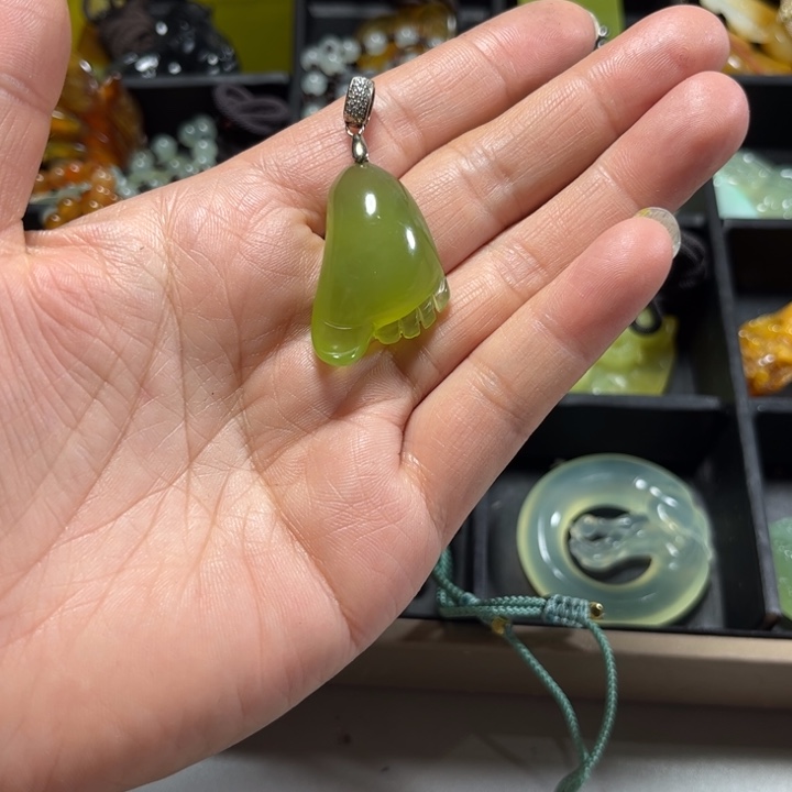 蛇纹石玉吊坠未镶嵌