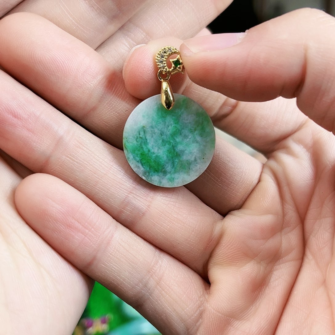 翡翠颈饰未镶嵌吊坠