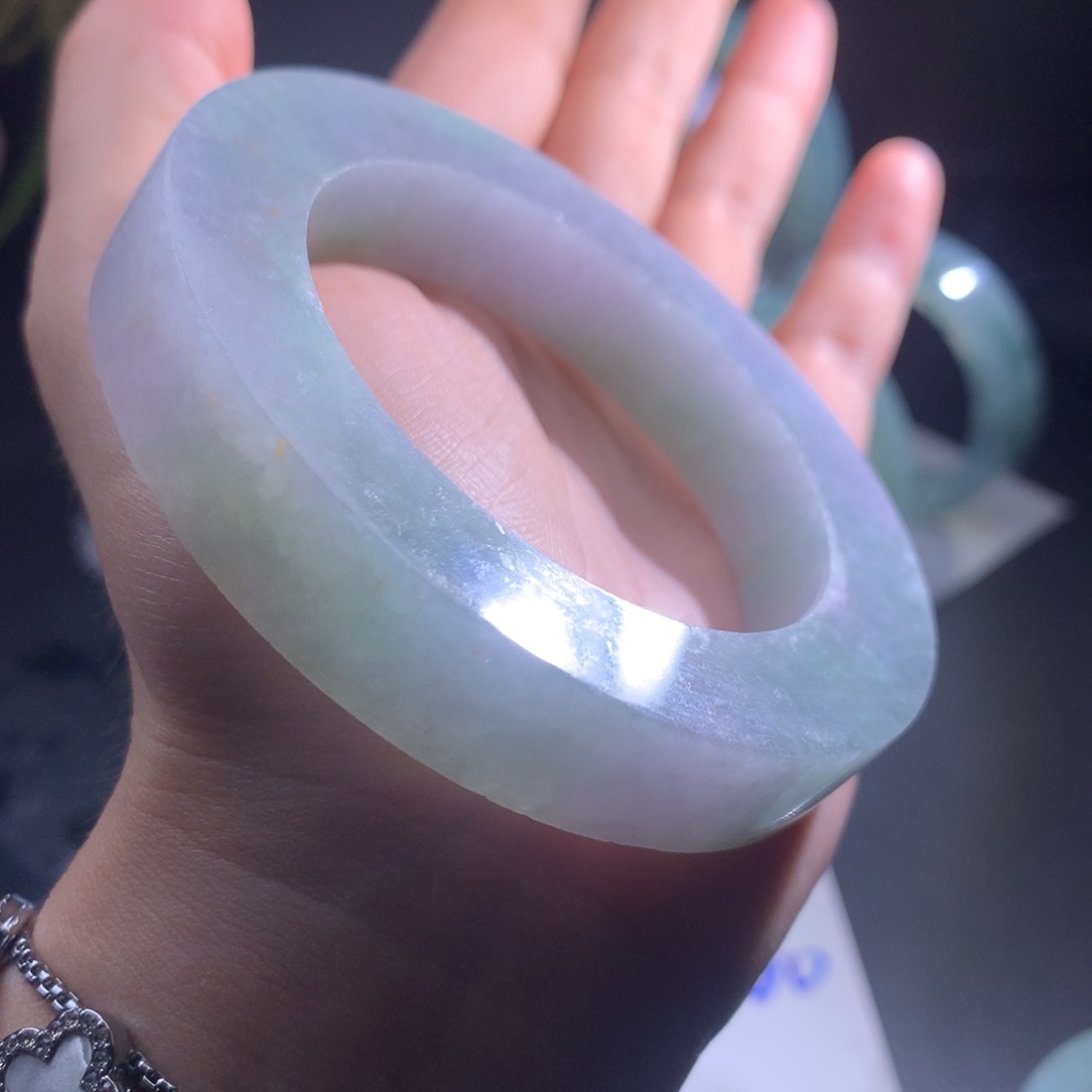 未镶嵌冰润飘花定制翡翠