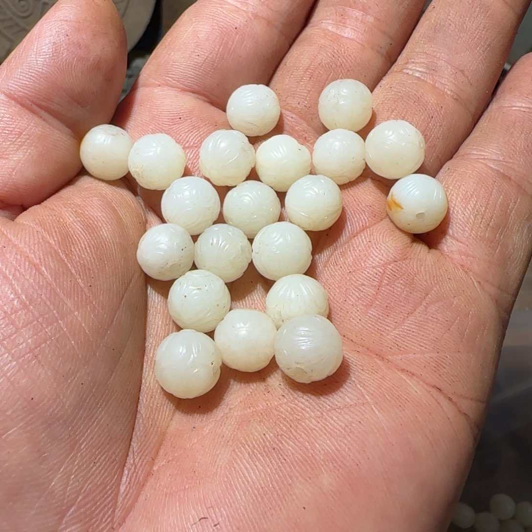 用***1和田玉（糖玉）未镶嵌颈饰