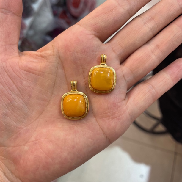 2025蜜蜡方糖气质吊坠(发一个)