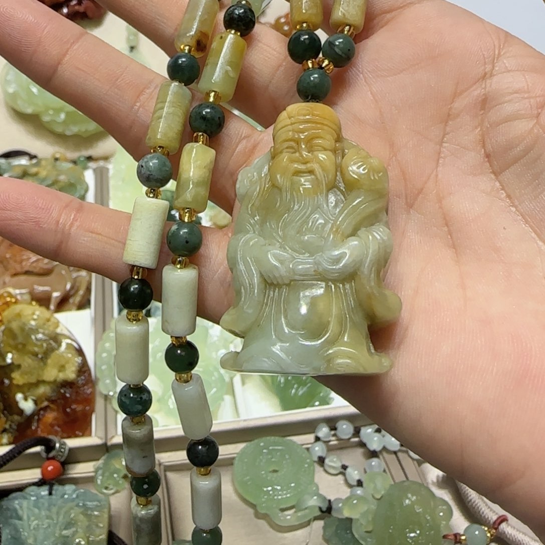 未镶嵌蛇纹石玉吊坠