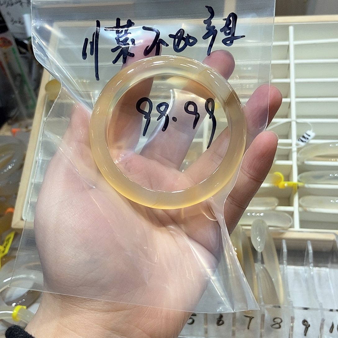 玛瑙/玉髓手镯未镶嵌川***辣