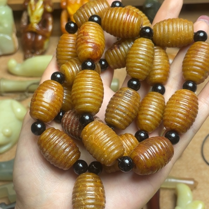 蛇纹石玉未镶嵌颈饰