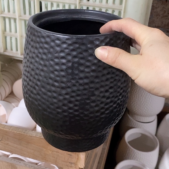 陶瓷花盆有孔 瑕疵介意勿拍 