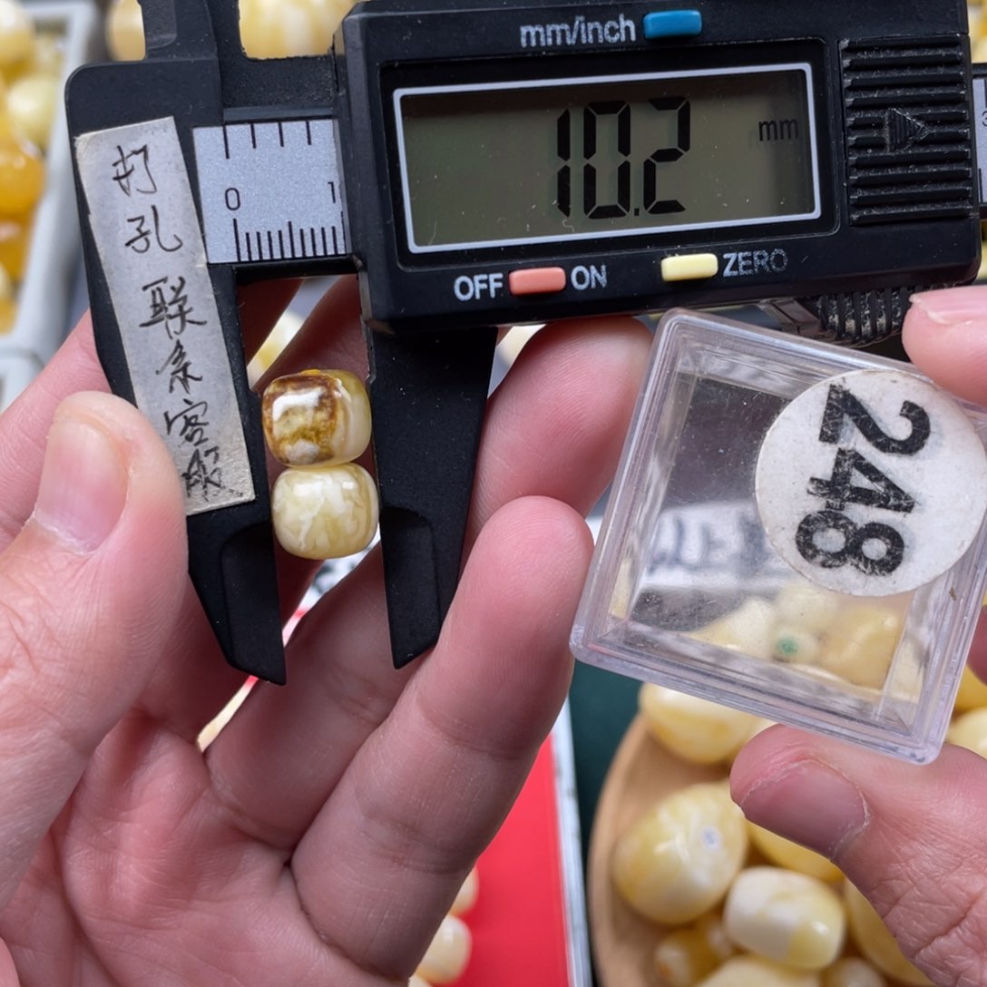 蜜蜡珠宝奇石未镶嵌