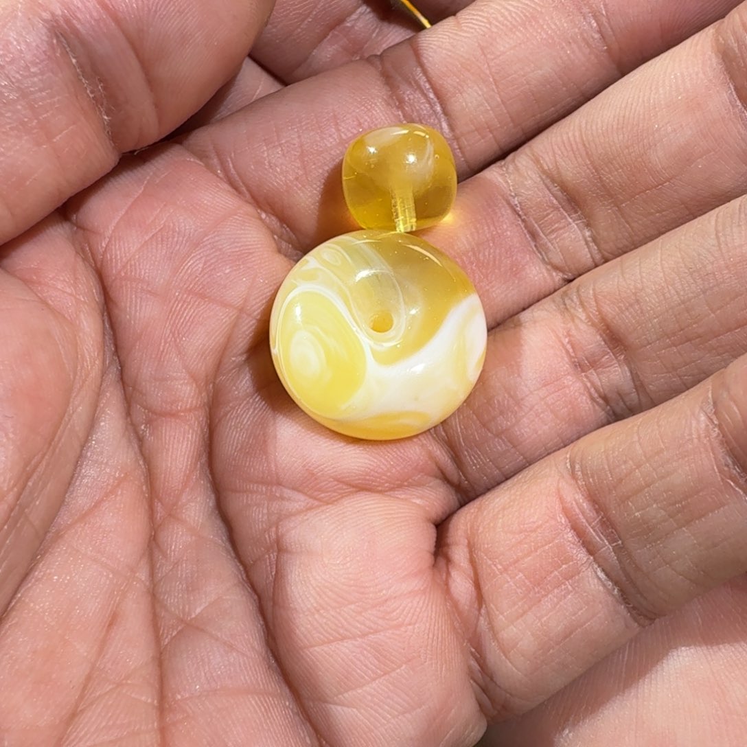 琥珀裸石未镶嵌?*昂荧光拉丝妖白扣子