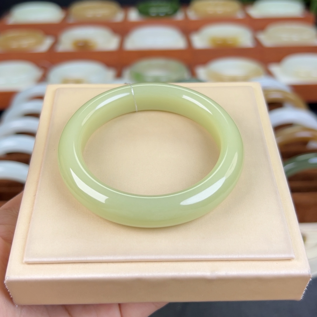 和田玉手镯未镶嵌黄口shoy zhuo