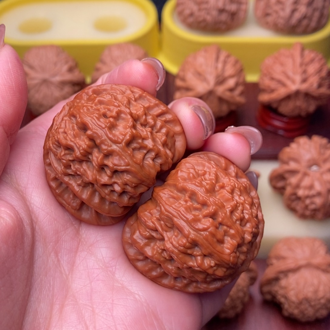 把件文玩核桃40红皮“毕业”白狮子