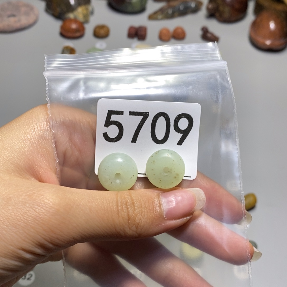 蛇纹石玉合金颈饰天**野