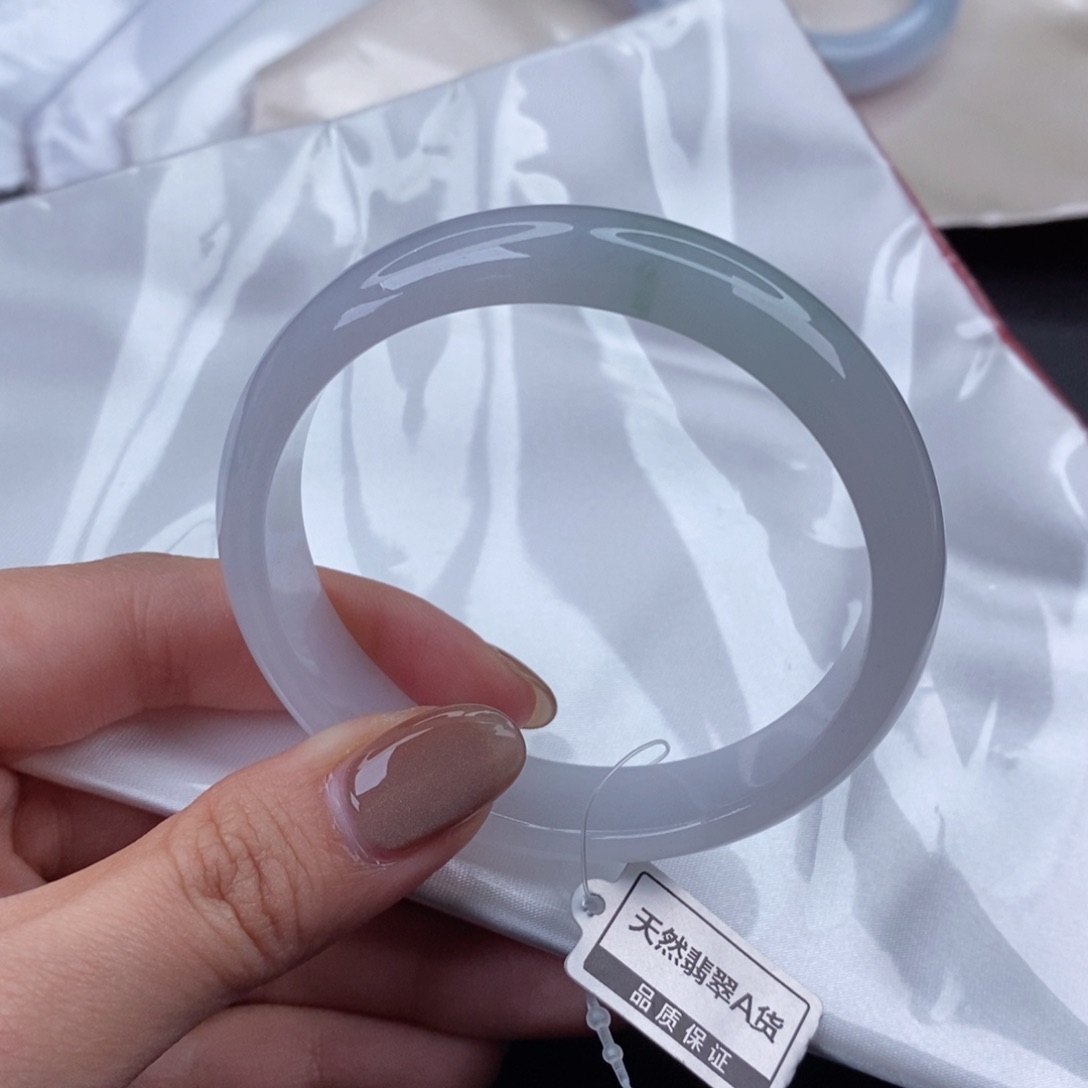 翡翠手镯未镶嵌天然翡翠手镯