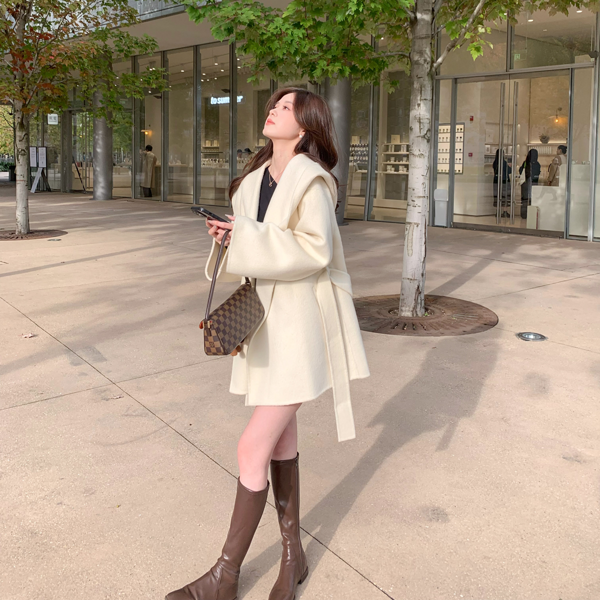 白色小个子短款宽松连帽双面呢子大衣女秋冬季高级感穿搭毛呢外套