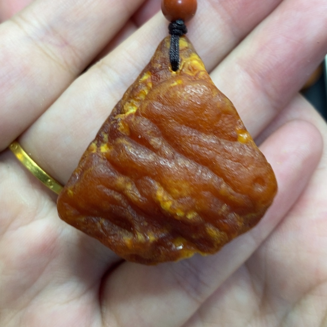 琥珀颈饰未镶嵌唐