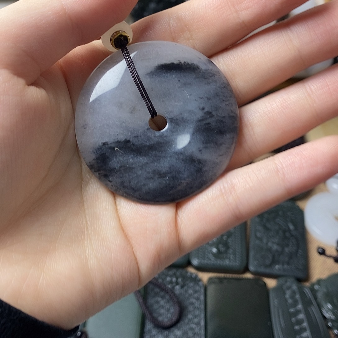 石英质玉颈饰未镶嵌金丝玉