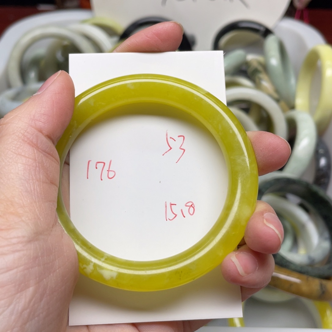 蛇纹石玉手镯未镶嵌