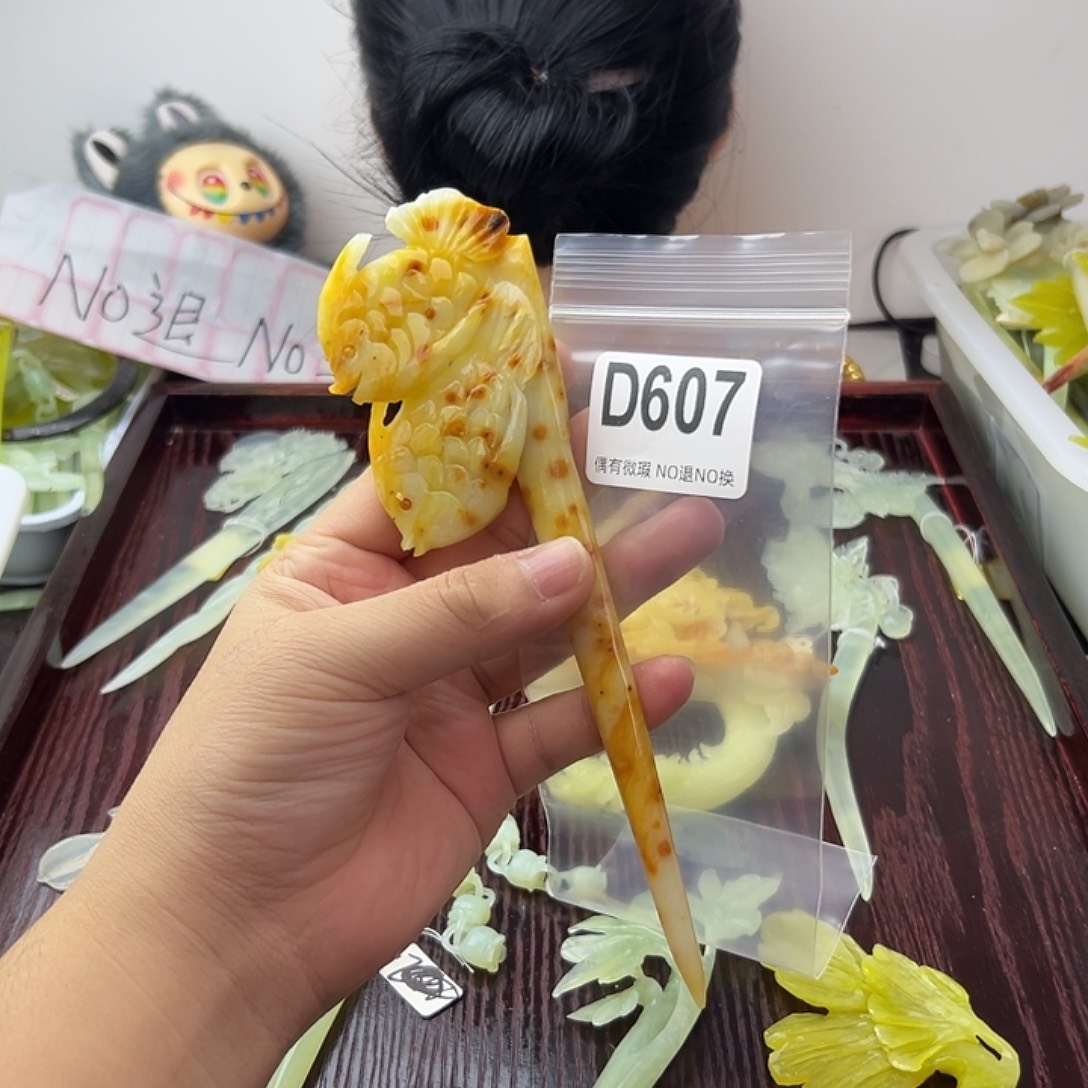 醉***识蛇纹石玉合金发饰