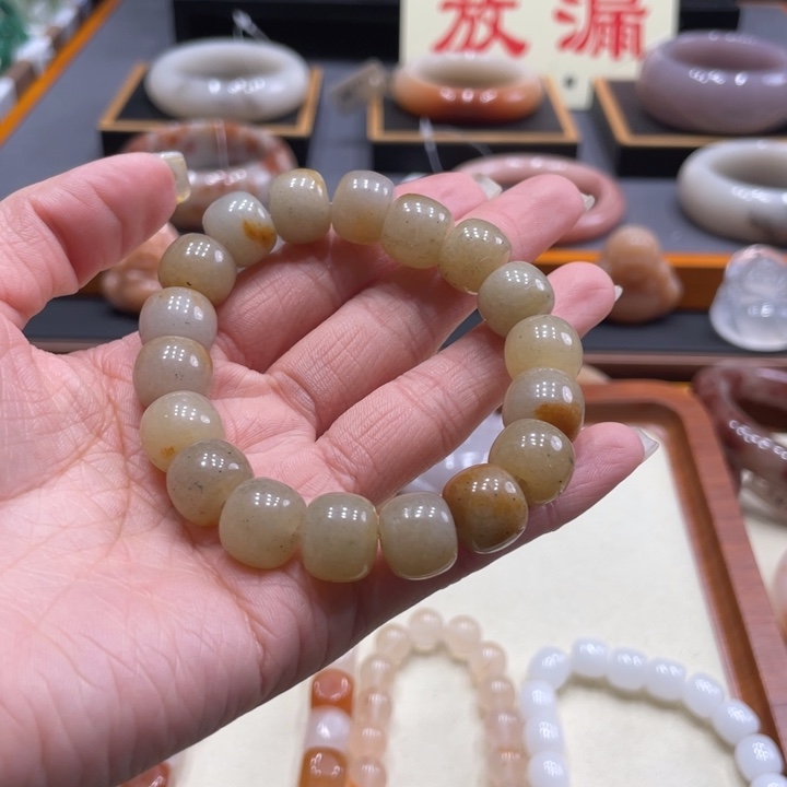 未镶嵌手镯石英质玉芋***奶