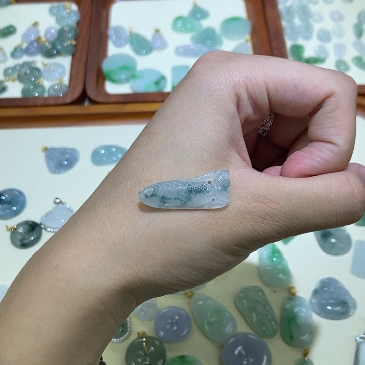 颈饰未镶嵌翡翠鱼