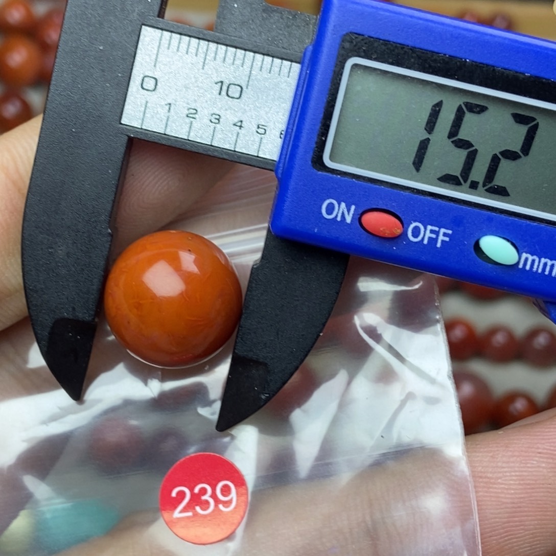 南红玛瑙未镶嵌有瑕疵