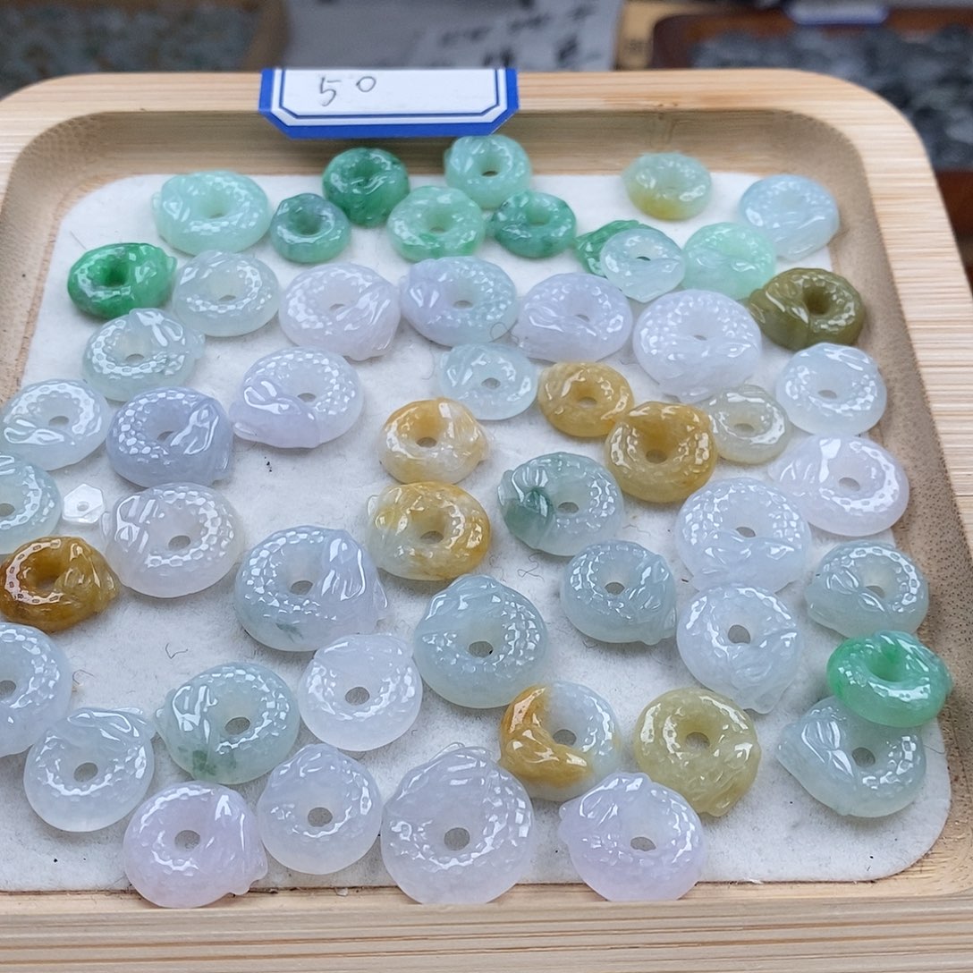 翡翠颈饰未镶嵌龙环1个