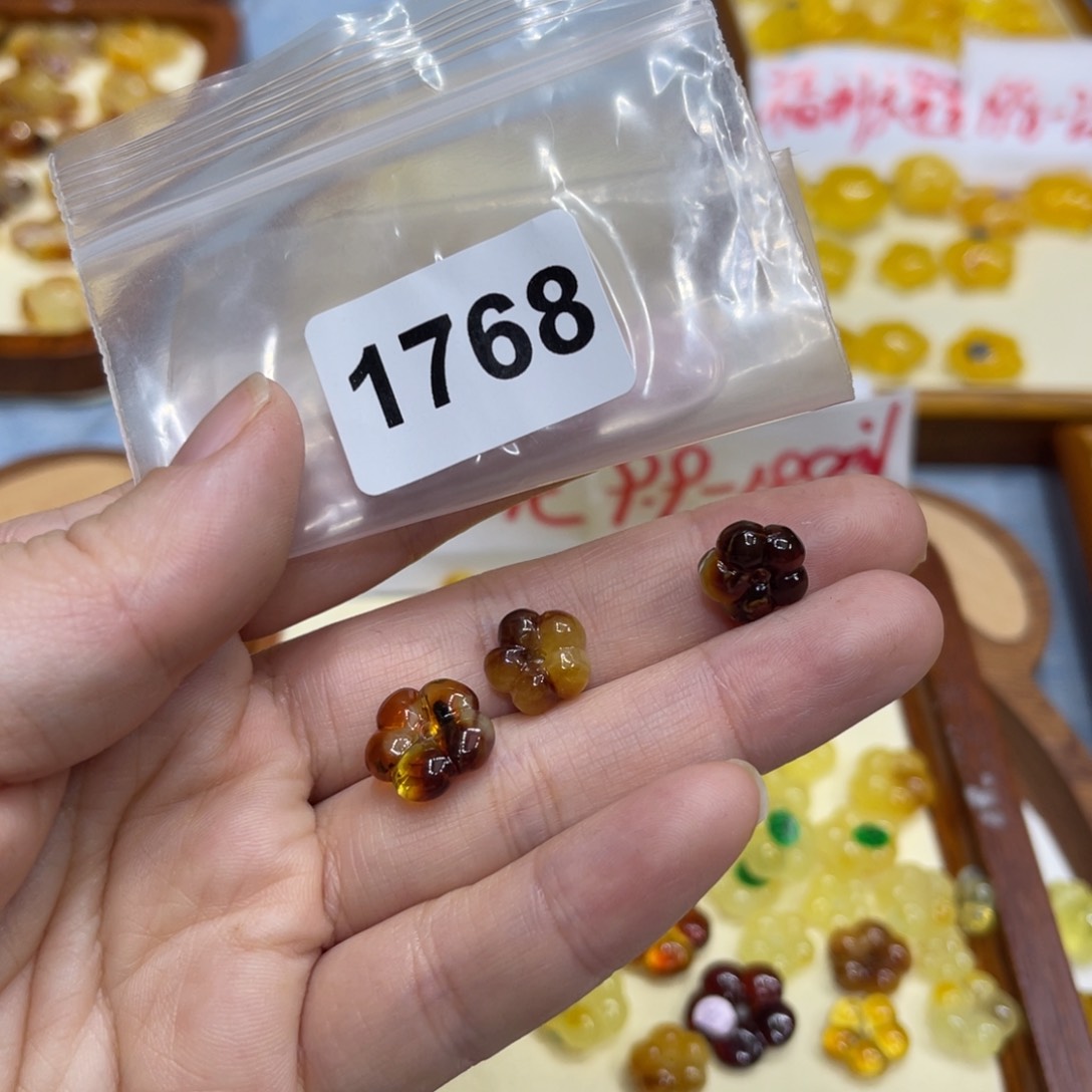 琥珀珠宝奇石未镶嵌