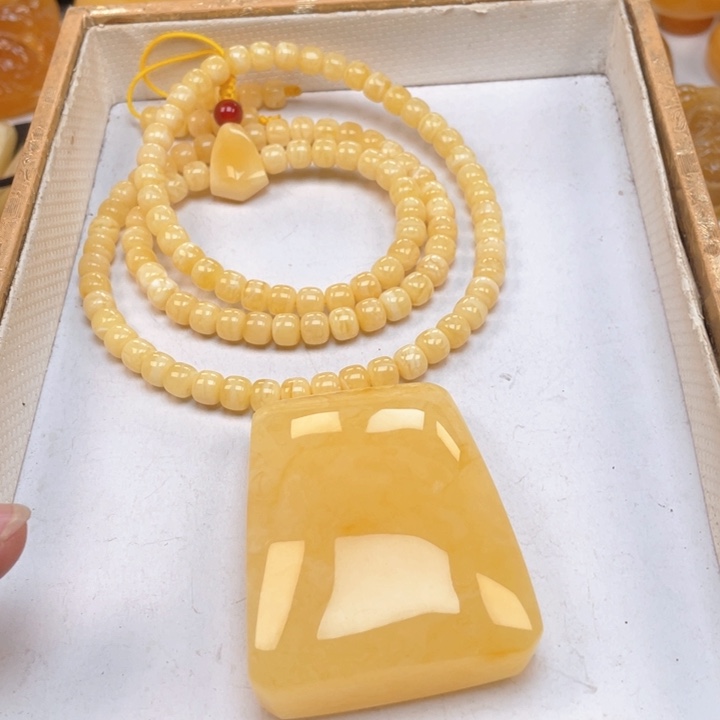蜜蜡裸石未镶嵌邵*蜜蜡牌子一套重91.3克