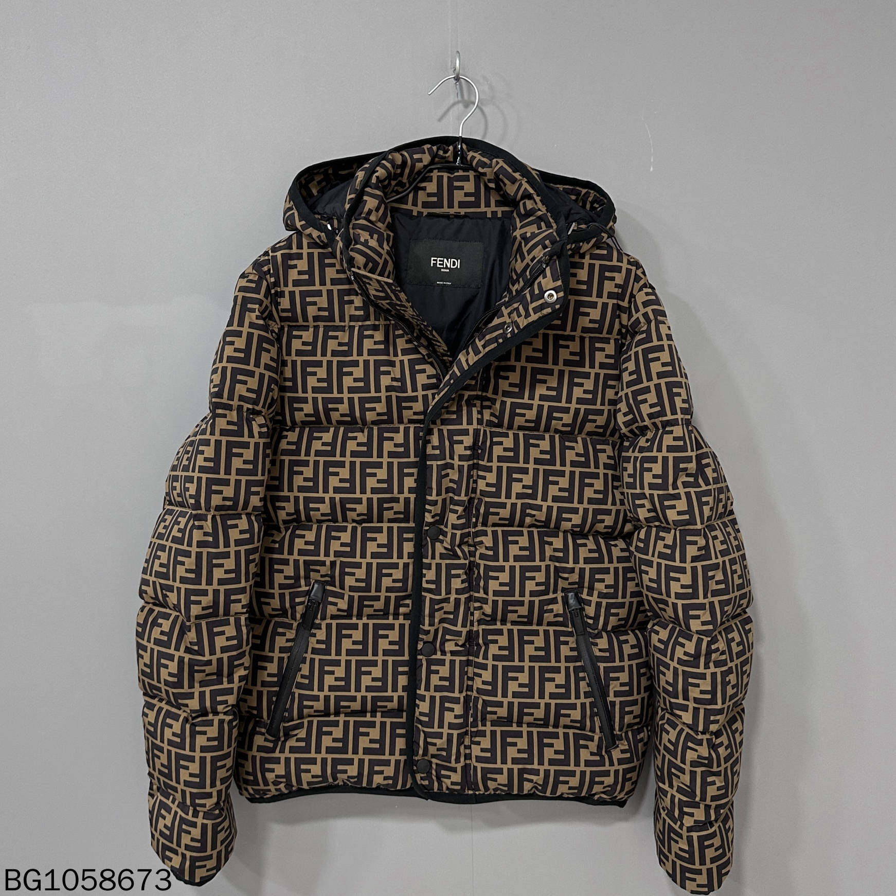 99新 FENDI/芬迪 满印老花羽绒服/46码/58673