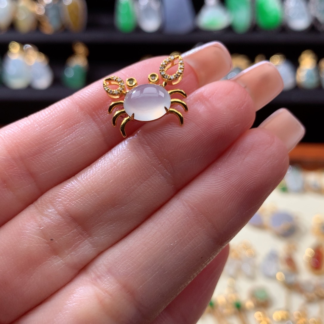 翡翠颈饰18K金镶嵌C****?翡翠