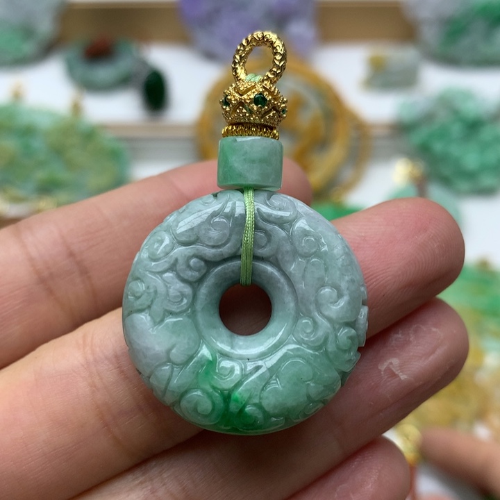 翡翠颈饰未镶嵌翡翠