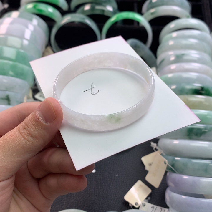 翡翠未镶嵌手镯公主