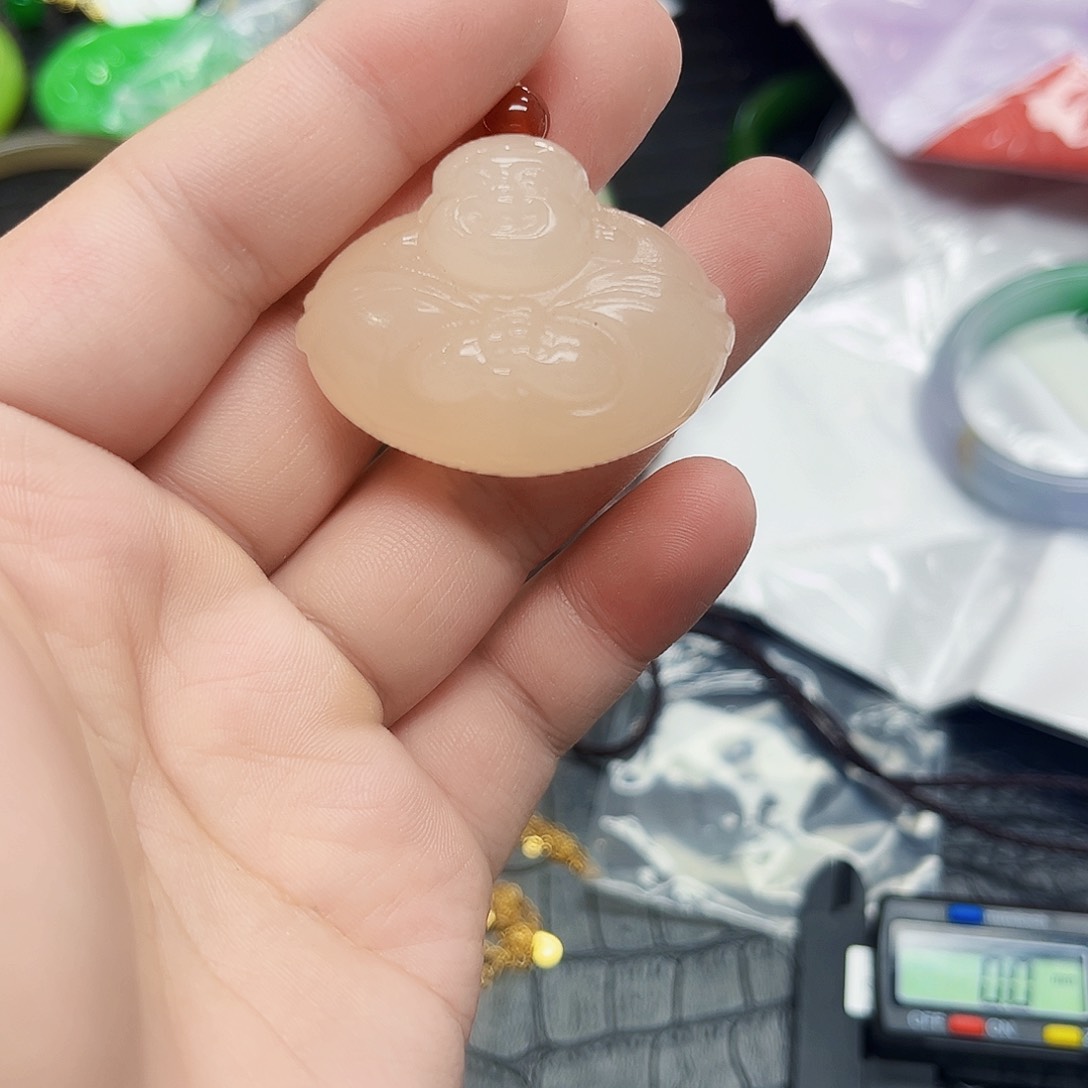 翡翠手镯未镶嵌吊坠