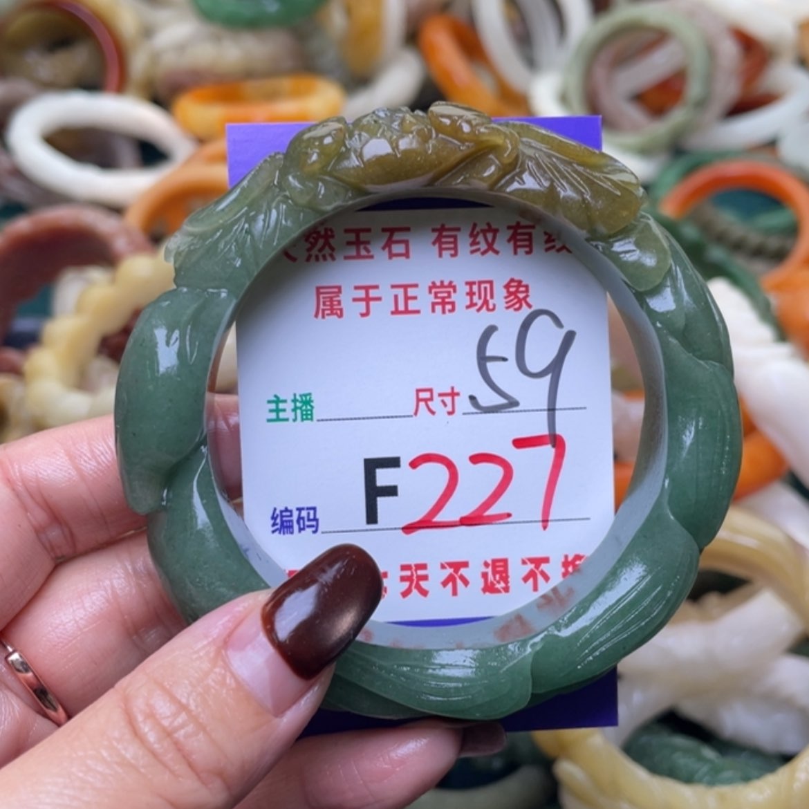 【闪购商品】未镶嵌手镯（圆镯）石英质玉