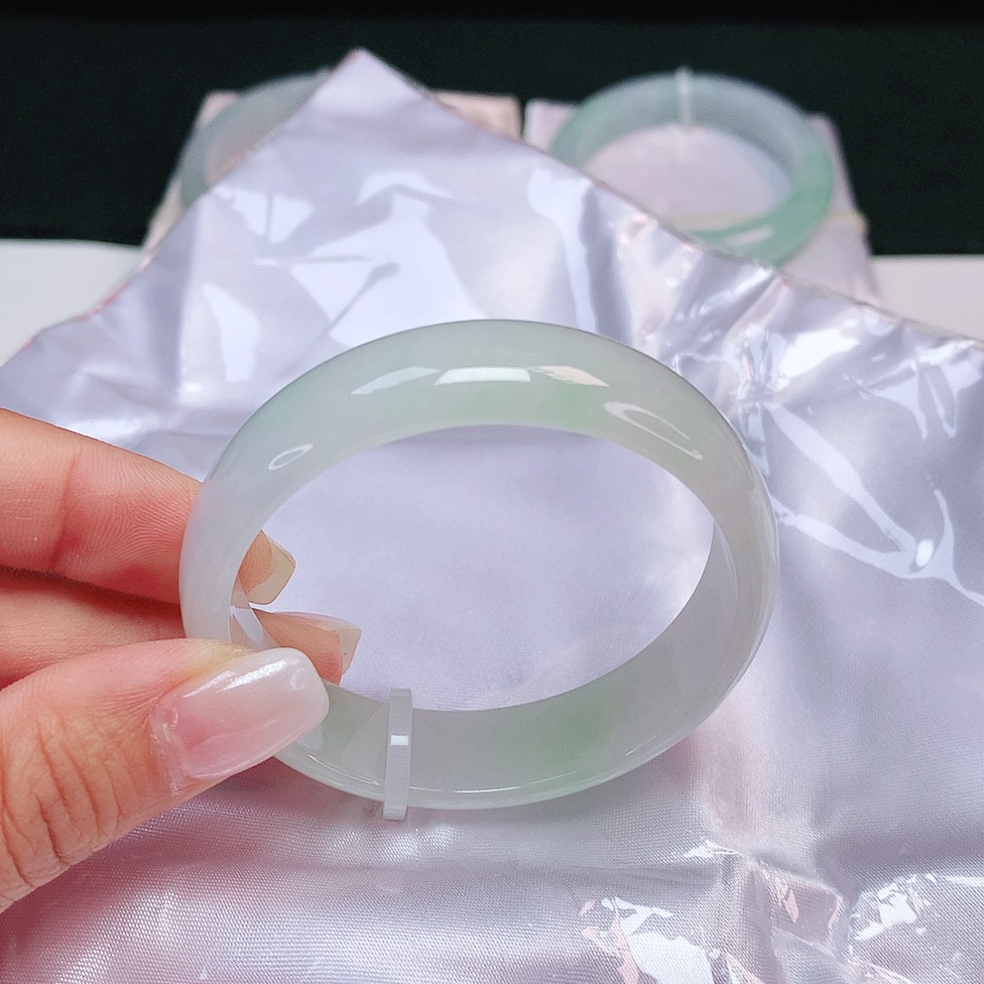 翡翠未镶嵌手镯 正圈50