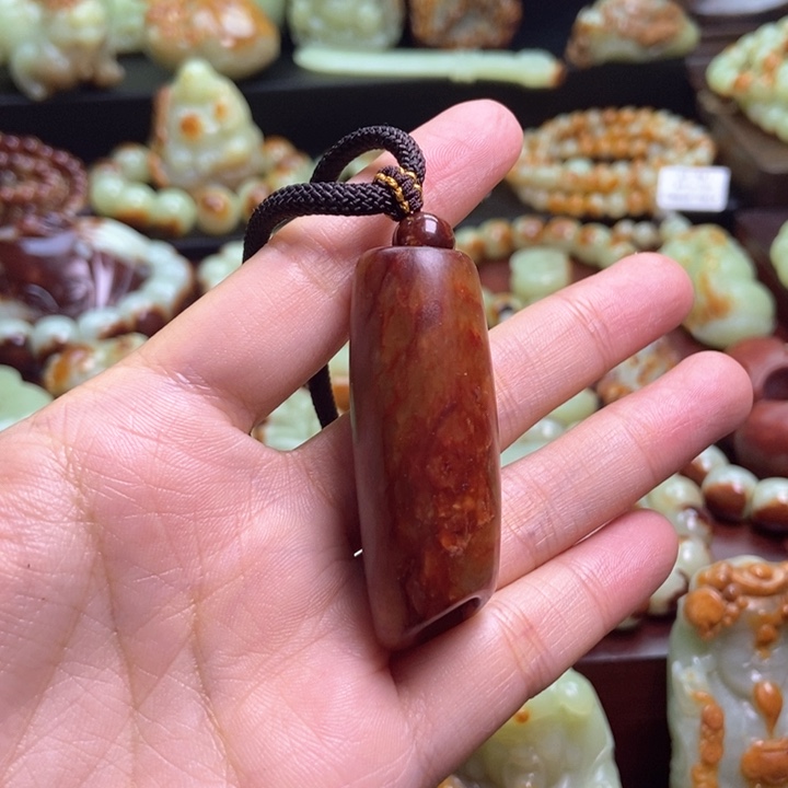 未镶嵌岫岩河磨玉（透闪石质玉）挂件