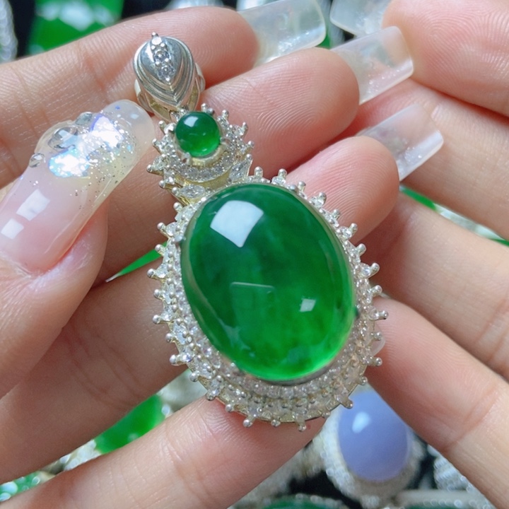 翡翠颈饰未镶嵌181589。 