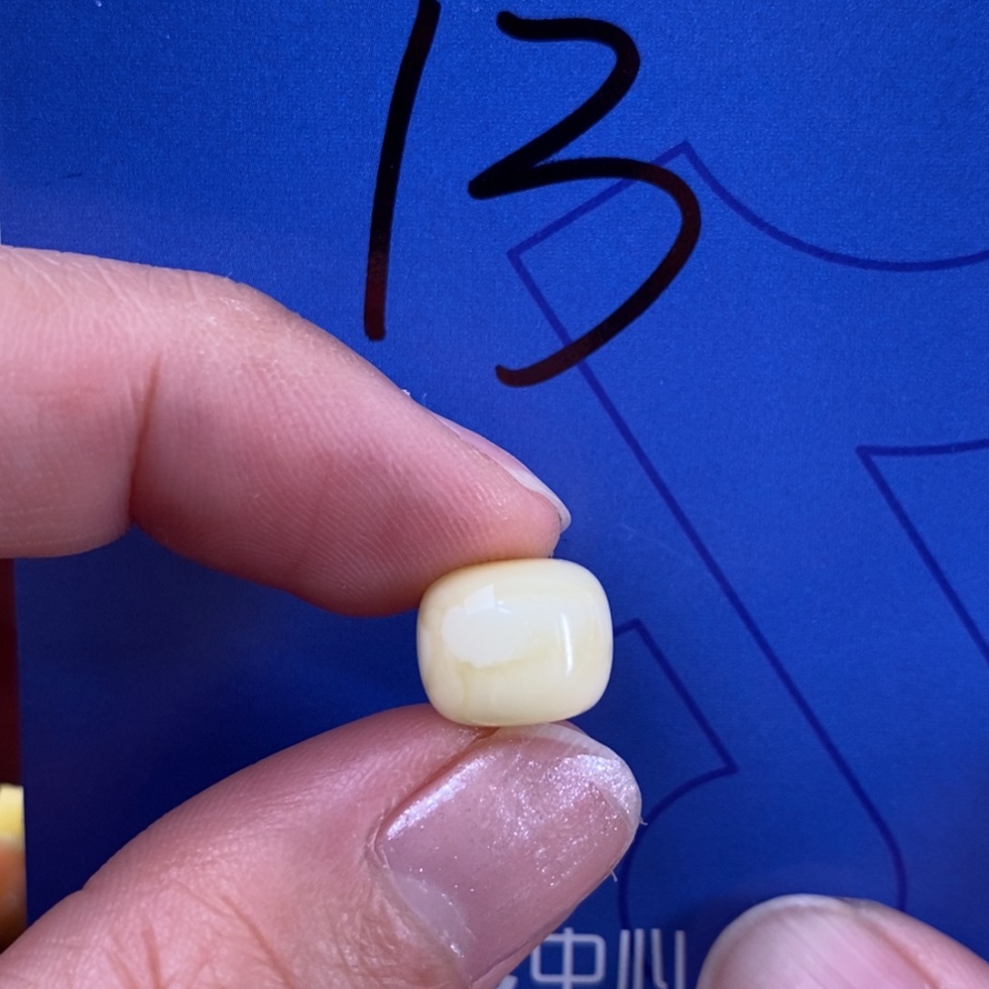 琥珀裸石未镶嵌殷*殷蜜蜡0