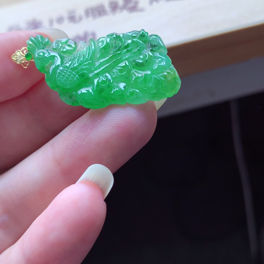 翡翠颈饰18K金镶嵌吊坠