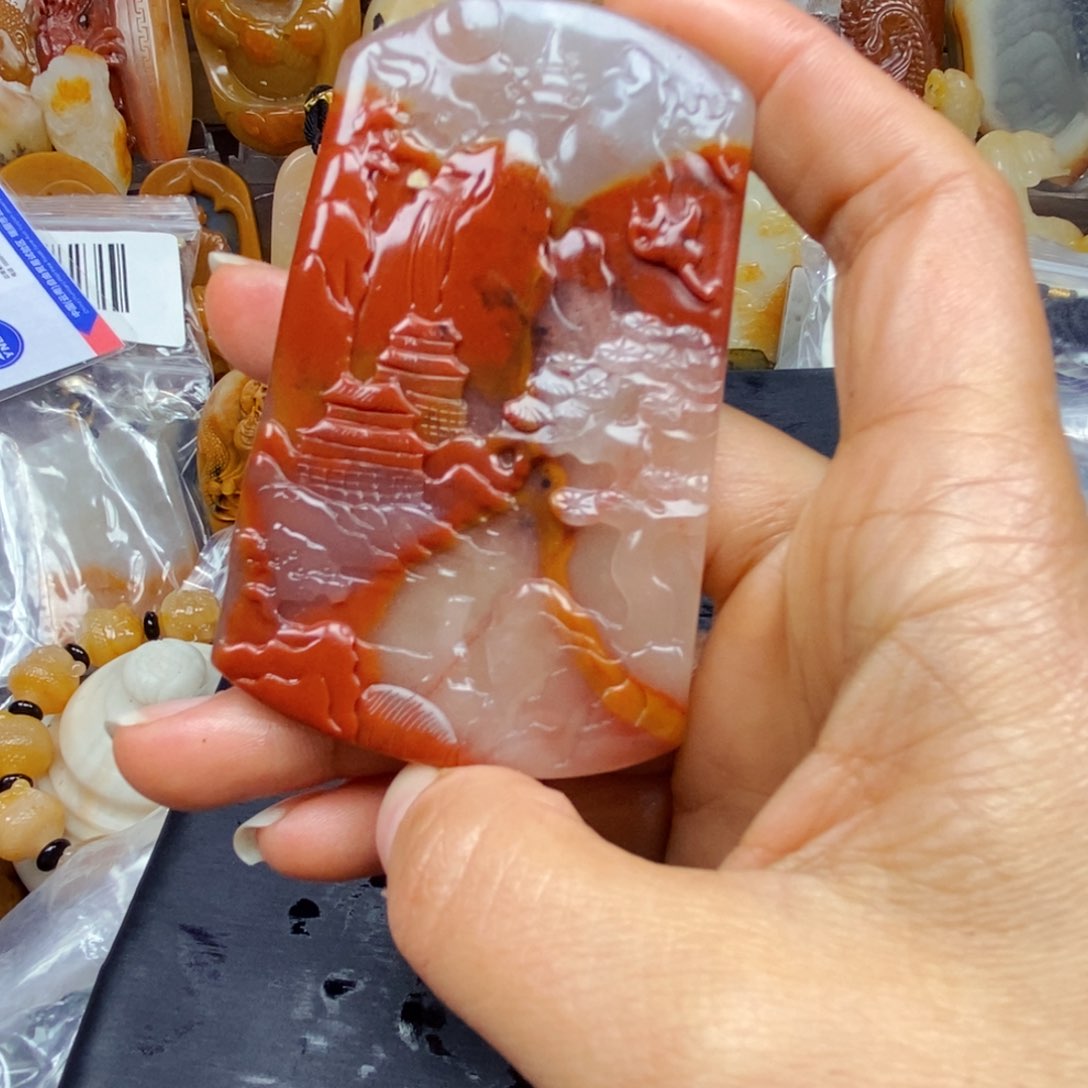 石英质玉（黄龙玉）颈饰未镶嵌