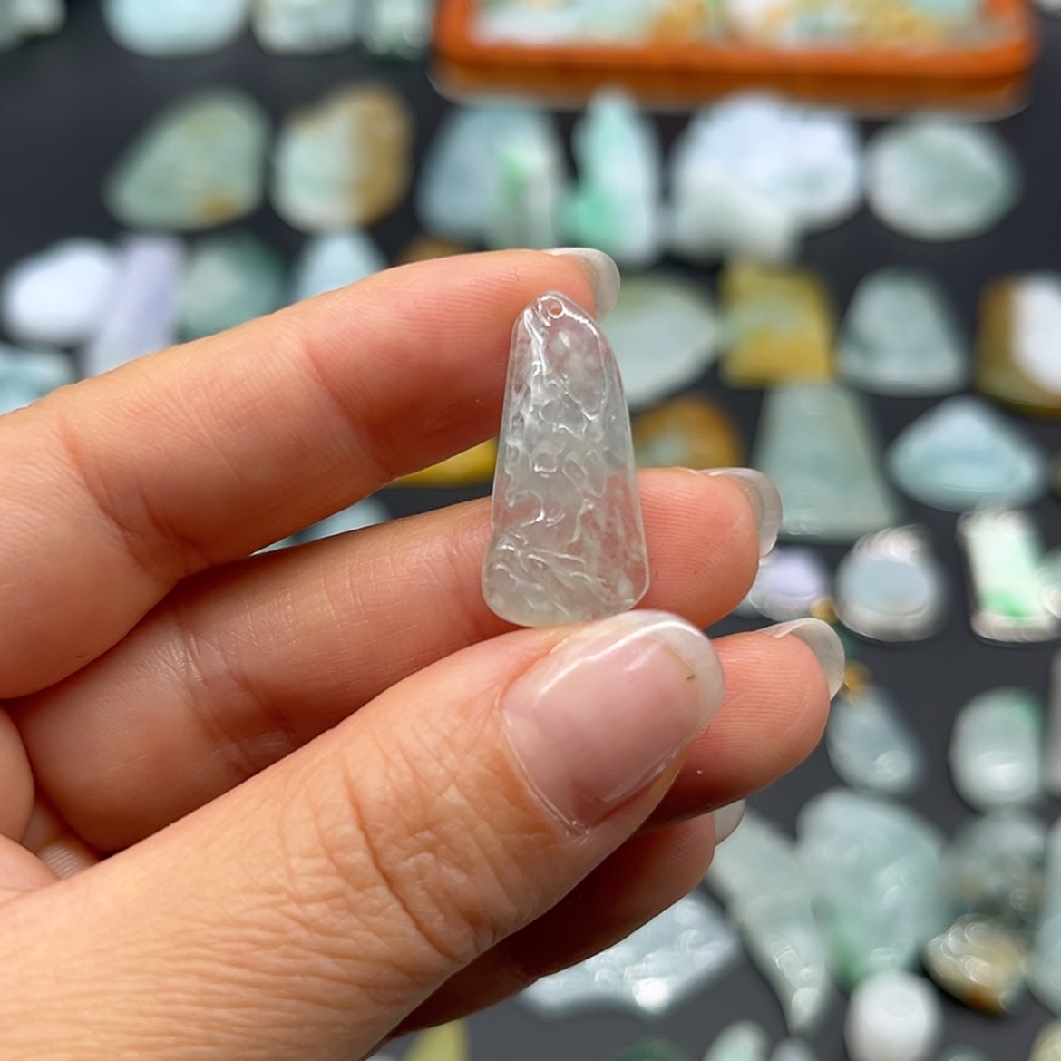 【闪购商品】翡翠颈饰未镶嵌梅花