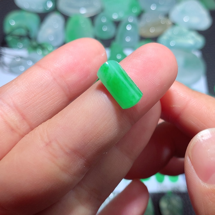 翡翠颈饰未镶嵌天然翡翠马鞍