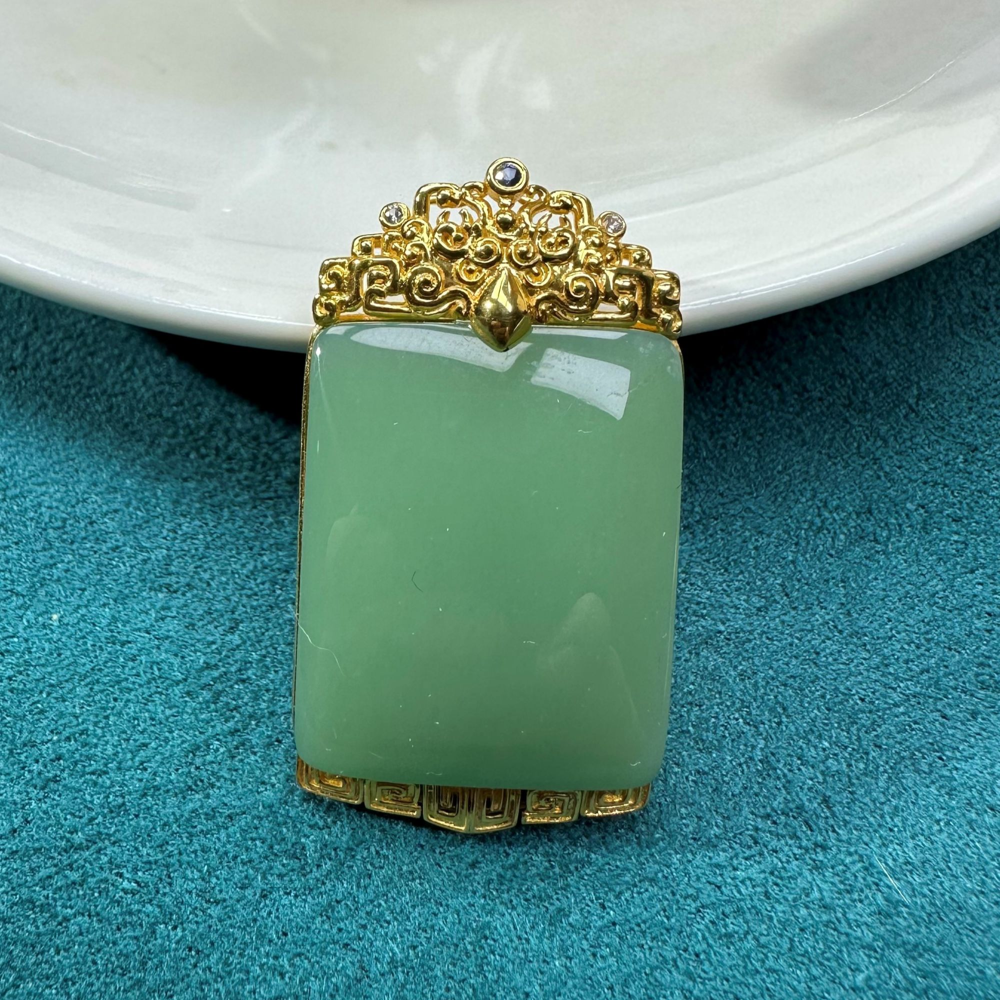 俄料碧玉粉绿平安无事牌（裸石20*24mm）18K金镶嵌复古经典时尚