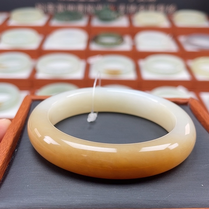 和田玉手镯未镶嵌糖白羊脂级别