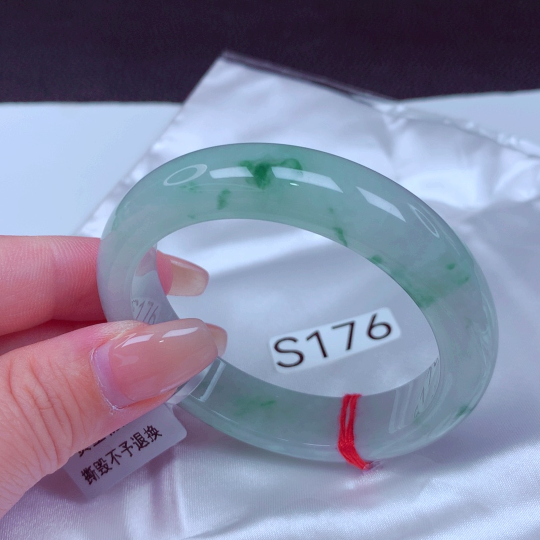 翡翠手镯未镶嵌手镯