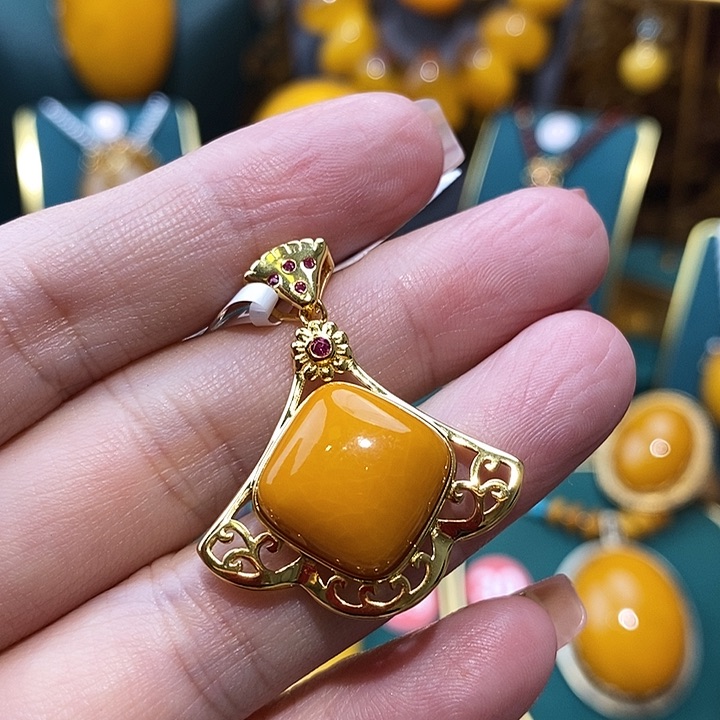 蜜蜡颈饰银S925镀金镶嵌