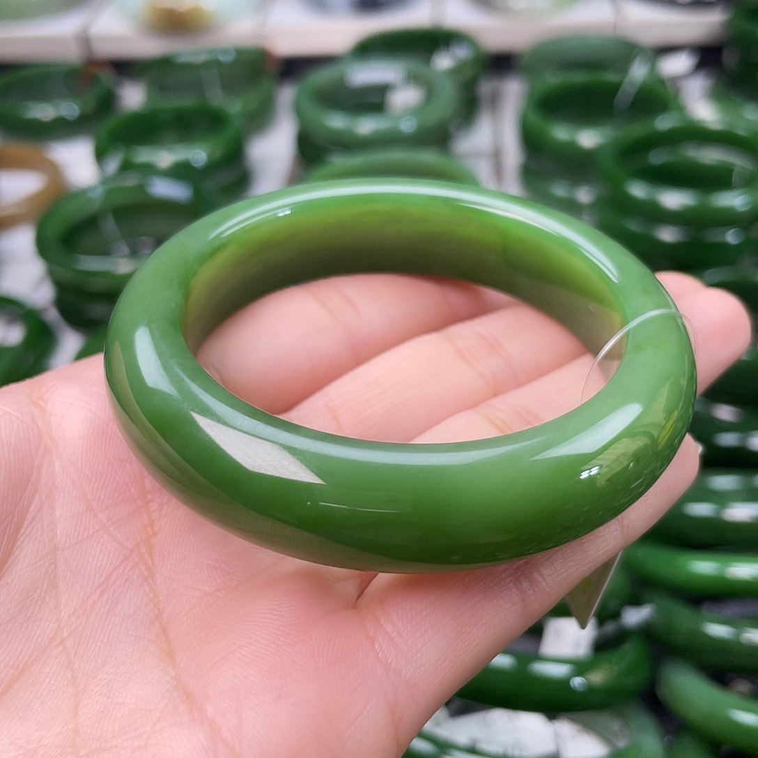 和田玉（碧玉）未镶嵌手镯