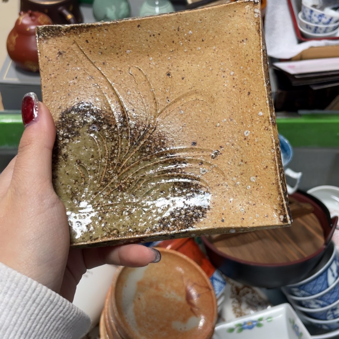 倚***石瓷片125。              