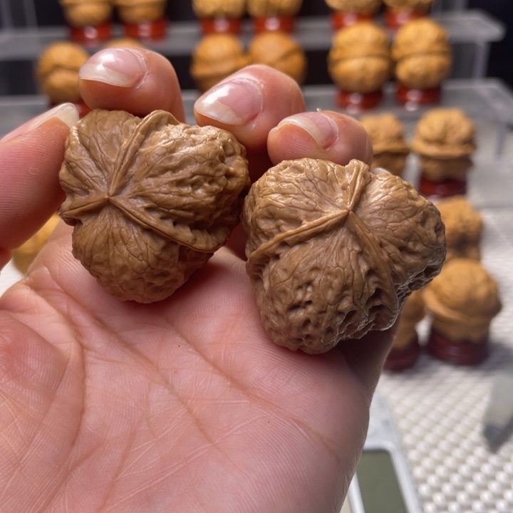文玩核桃把件8花开富贵